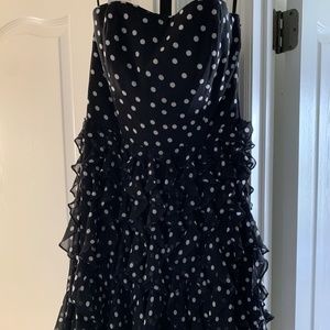 Short strapless black and white dress
